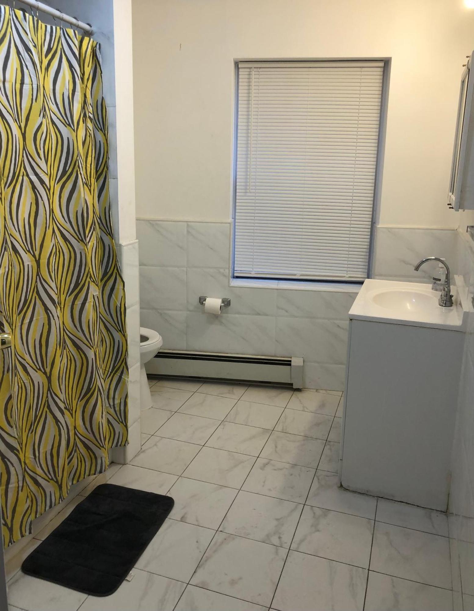 Large And Private Sleep Up To 8 People Comfortably With Direct Nyc Manhattan Train Only 5 Minute Walk Away *