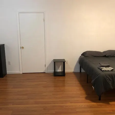 Large And Private Apartment Can Sleep Up To 8 People Comfortably With Direct Nyc Manhattan Train Only 5 Minute Walk Away Elizabeth Exterior photo