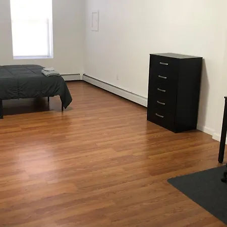 Large And Private Apartment Can Sleep Up To 8 People Comfortably With Direct Nyc Manhattan Train Only 5 Minute Walk Away Elizabeth Exterior photo
