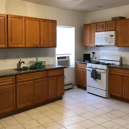 Large And Private Apartment Can Sleep Up To 8 People Comfortably With Direct Nyc Manhattan Train Only 5 Minute Walk Away Elizabeth Exterior photo