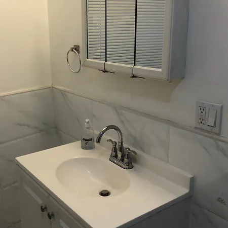 Large And Private Apartment Can Sleep Up To 8 People Comfortably With Direct Nyc Manhattan Train Only 5 Minute Walk Away Elizabeth Exterior photo
