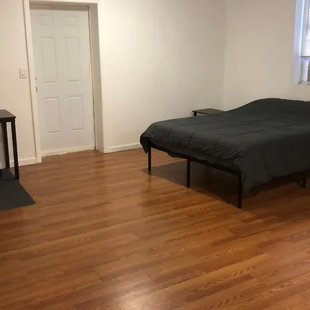 Large And Private Apartment Can Sleep Up To 8 People Comfortably With Direct Nyc Manhattan Train Only 5 Minute Walk Away Elizabeth Exterior photo