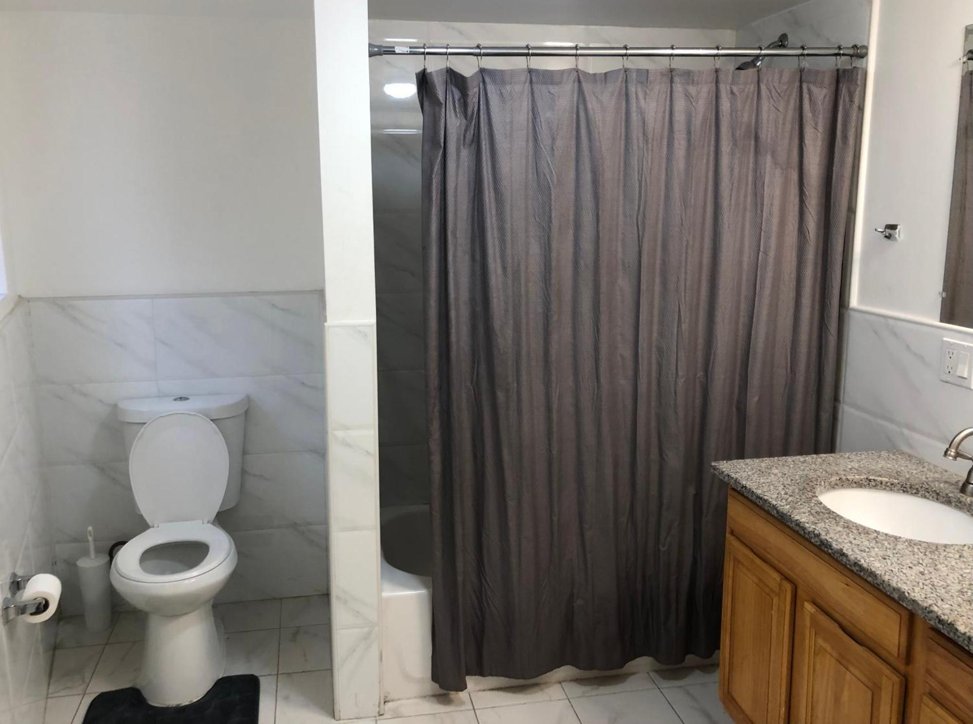 Large And Private Sleep Up To 8 People Comfortably With Direct Nyc Manhattan Train Only 5 Minute Walk Away Apartment Elizabeth