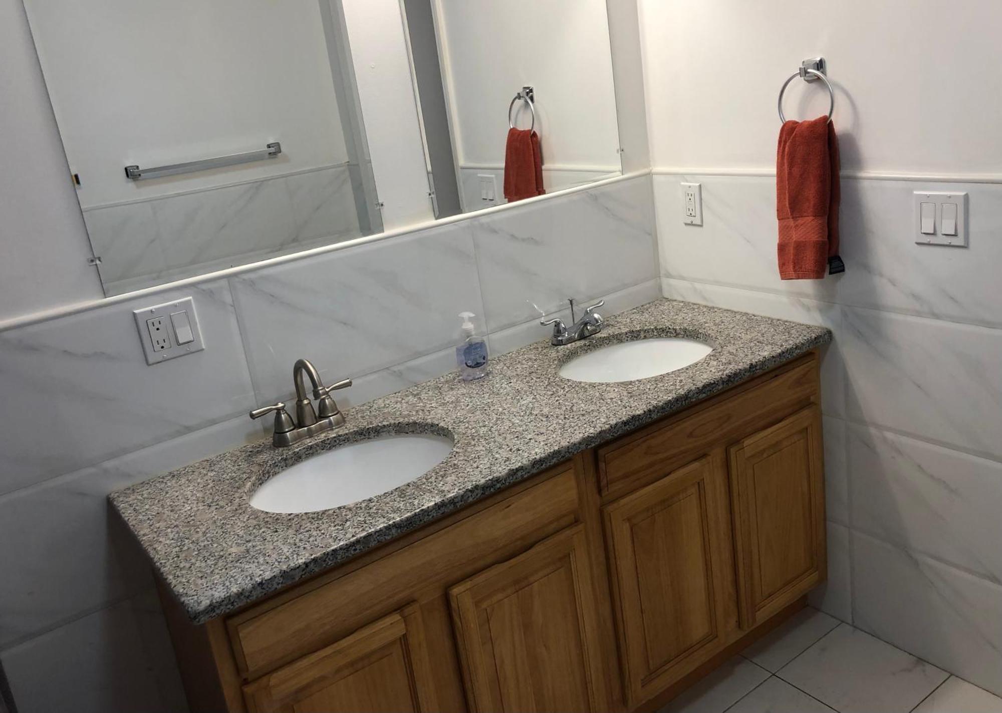 Large And Private Sleep Up To 8 People Comfortably With Direct Nyc Manhattan Train Only 5 Minute Walk Away * Elizabeth