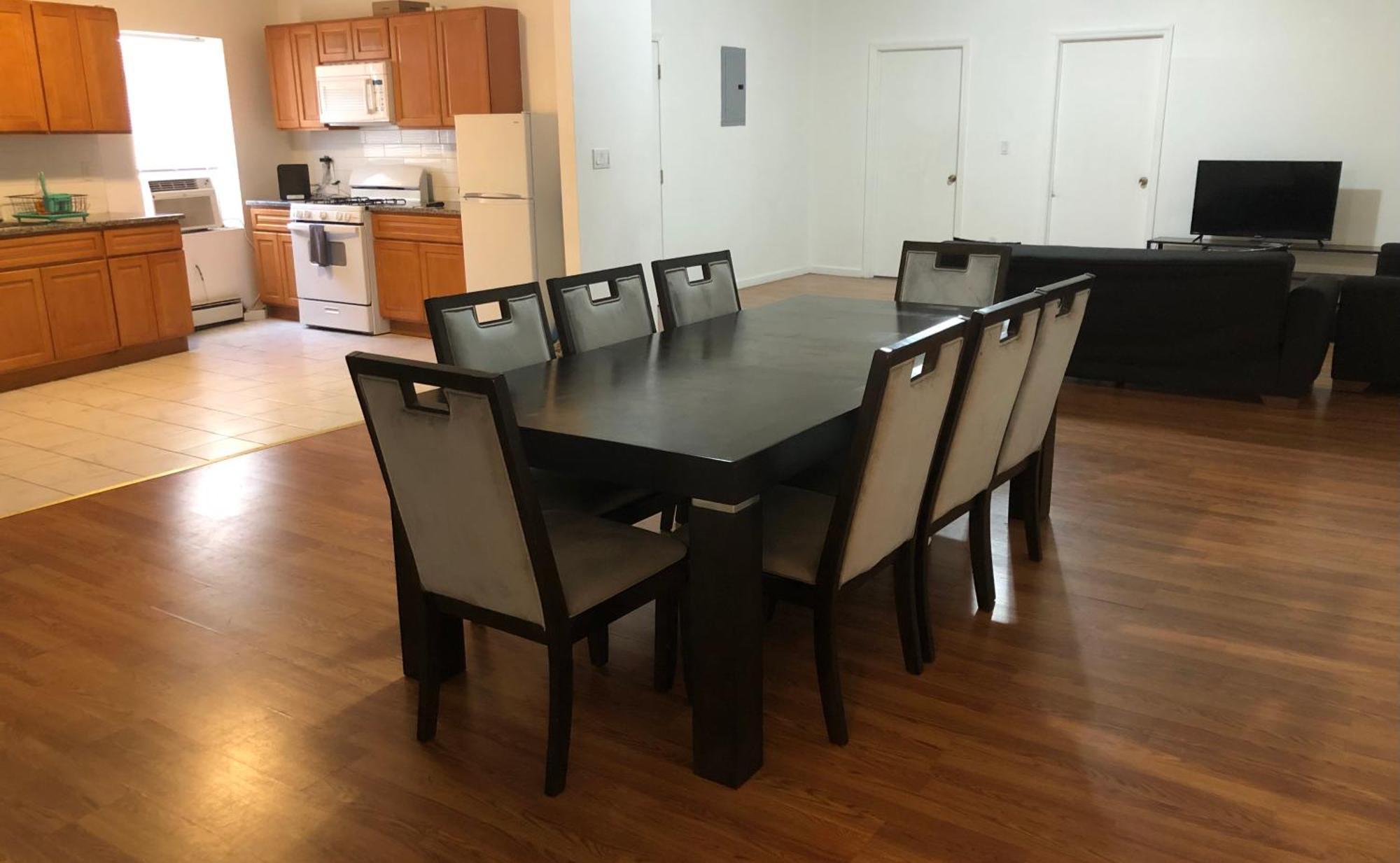 Large And Private Sleep Up To 8 People Comfortably With Direct Nyc Manhattan Train Only 5 Minute Walk Away